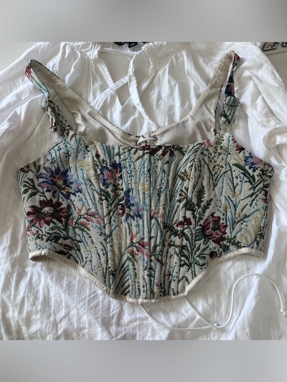 Women’s medium corset bodice laces up back